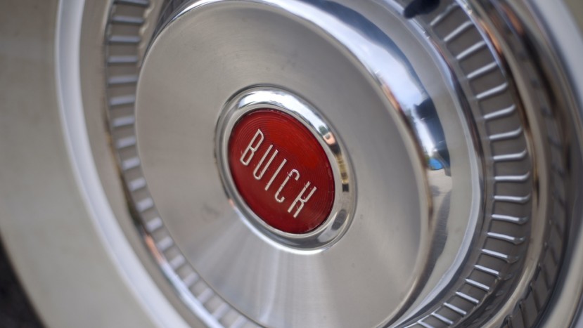 BUICK OLD AMERICAN CAR