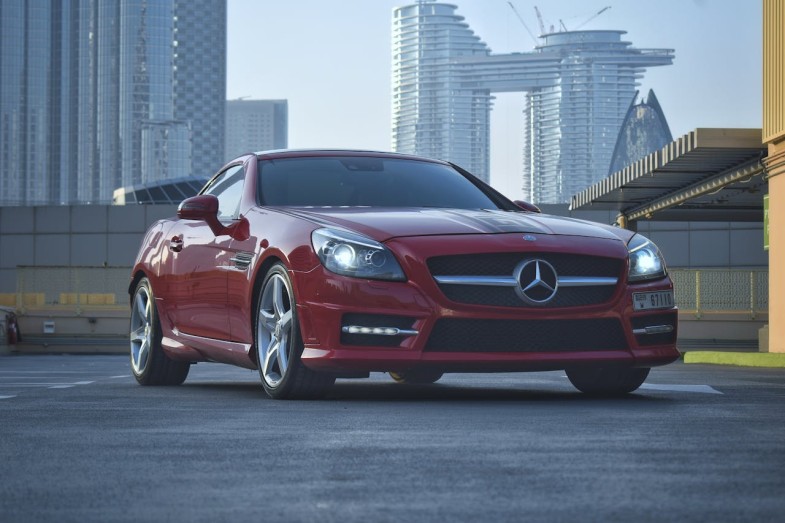 RED LUXURY MERCEDES-BENZ