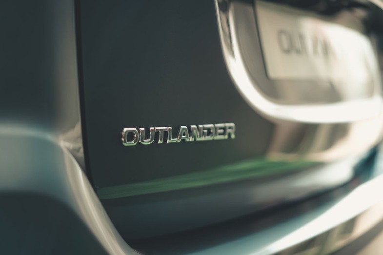 A CLOSEUP SHOT OF A MITSUBISHI OUTLANDER CAR DETAILS