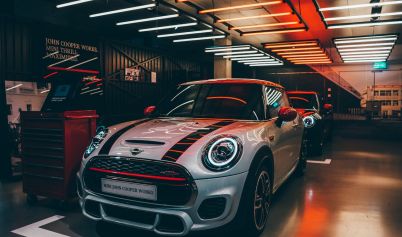 WHITE AND RED MINI COOPER COUNTRYMAN