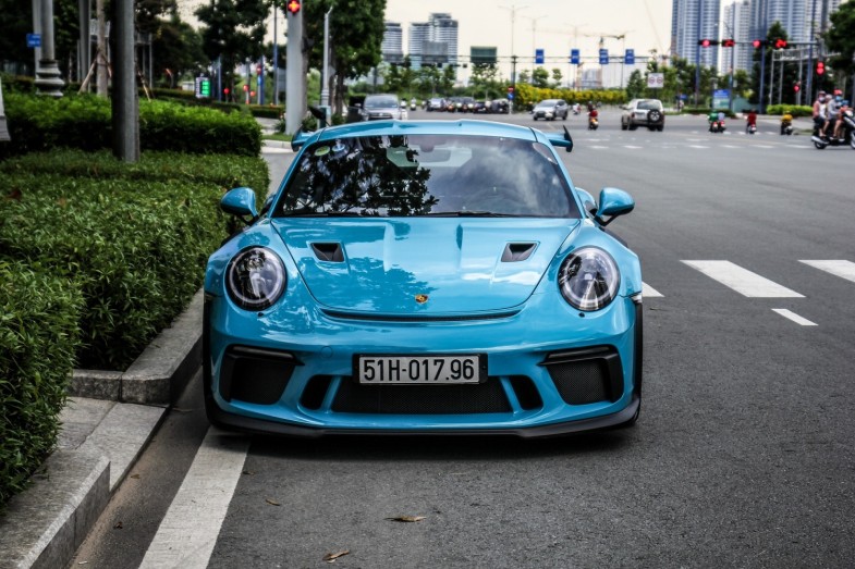 PORSCHE 911 GT2 SPORTS CAR ROAD