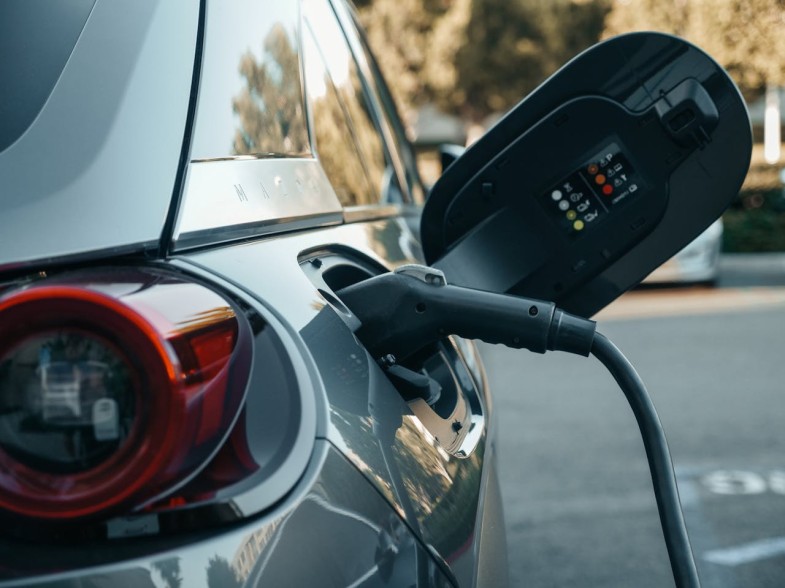 TRAFFIC INDUSTRY CHARGING CAR