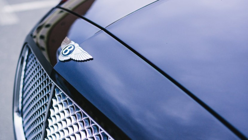 BLUE BENTLEY CONTINENTAL GT CLOSE PHOTOGRAPHY