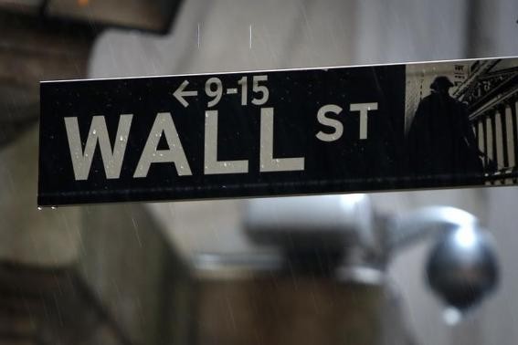 Energy shares extend recent decline