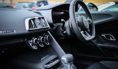 PHOTO BLACK STEERING WHEEL AUDI