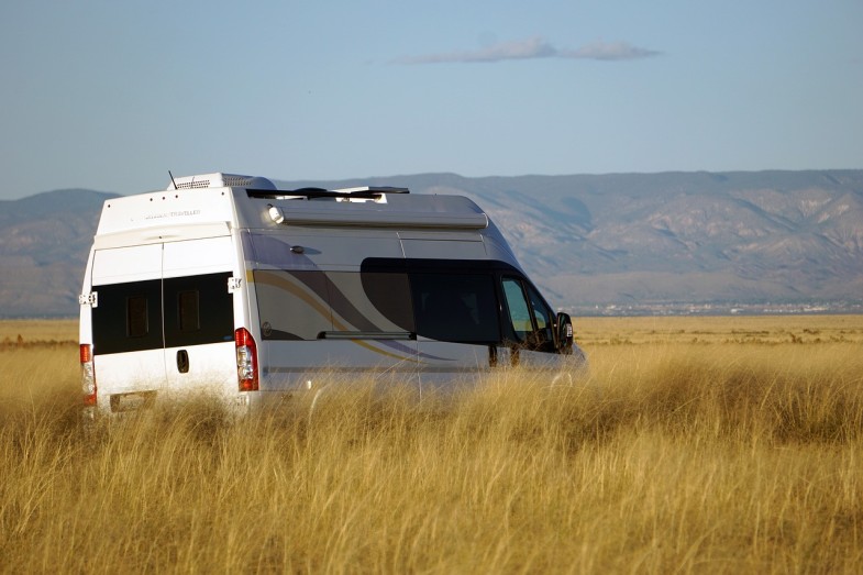 VAN FIELD MERCEDES TRAVELLING