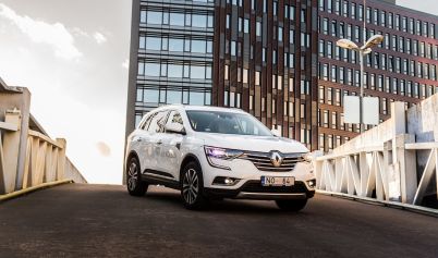 WHITE RENAULT MEGANE 5 DOOR HATCHBACK