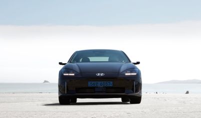 BLACK HYUNDAI IONIQ 6