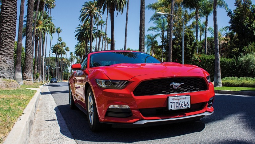 CONVERTIBLE FORD MUSTANG