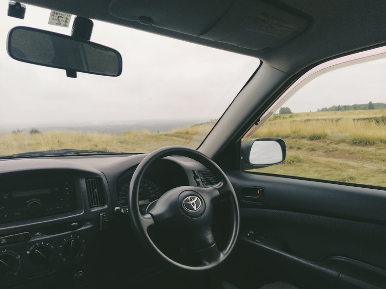 BLACK CAR STEERING WHEEL TOYOTA