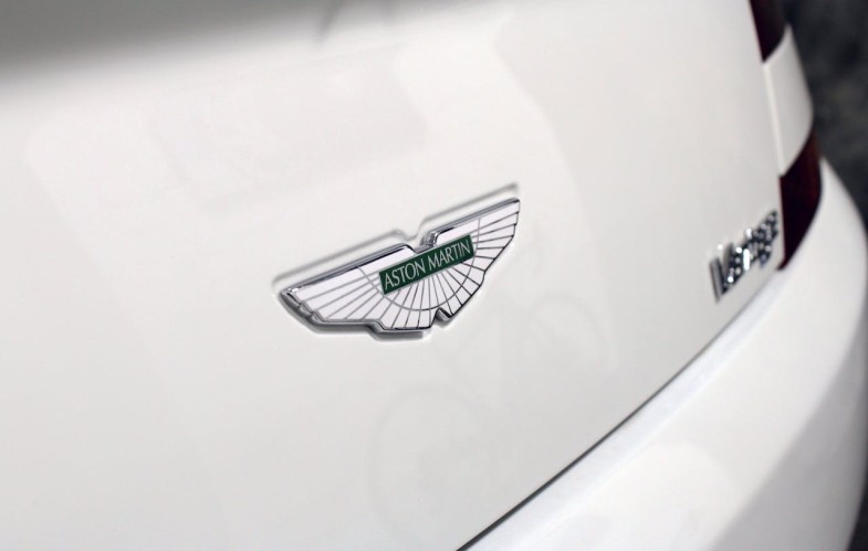 CLOSE UP SHOT OF A CAR LOGO ASTON MARTIN
