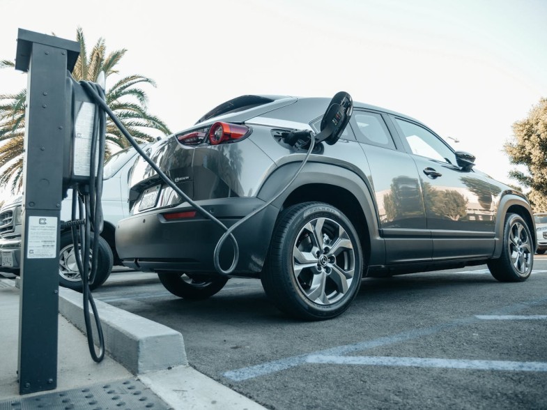 GRAY ELECTRIC CAR PARKED ON A CHARGING BAY