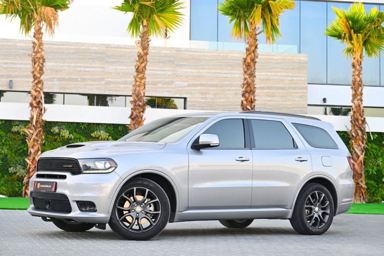 DODGE DURANGO PARKED NEAR PALM TREES