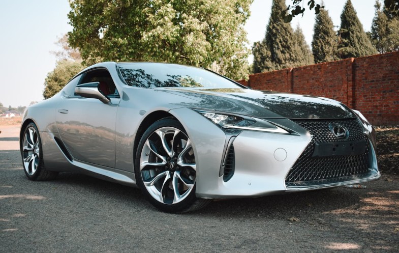 PHOTO OF A SILVER CAR LEXUS