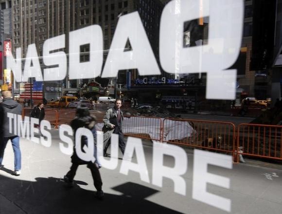 FCA opens up 2.7 percent in Milan in market debut