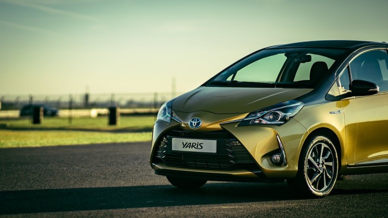 TOYOTA YARIS PARKED ON THE ROAD