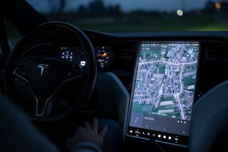 VIEW OF TABLET SHOWING THE MAP IN A TESLA