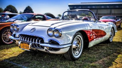 CAR SHOW VINTAGE CLASSIC AUTOMOBILE