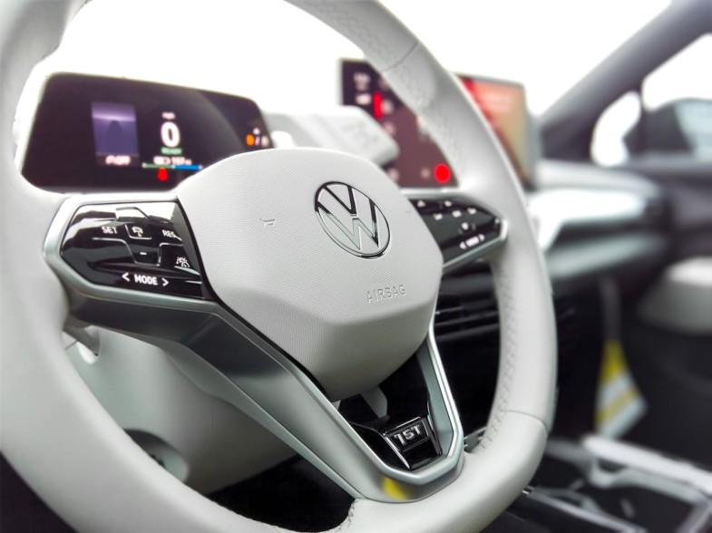 A WHITE VOLKSWAGEN STEERING WHEEL