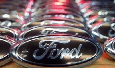 Ford keeps pushing for lighter cars despite oil price fall