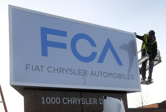 Fiat Chrysler may consider loyalty share scheme in Ferrari spin-off