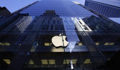 Apple tumbles as much as 6 percent in unusual trading