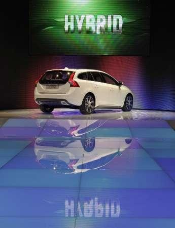 Premium carmakers push standardized cars to boost profit