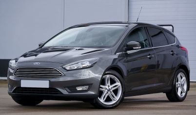 GREY FORD FOCUS HATCHBACK