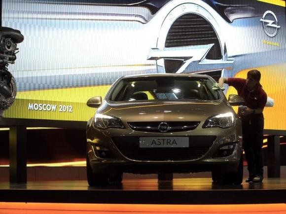 GM's 2025 platform plan: Simplify and seek to save billions