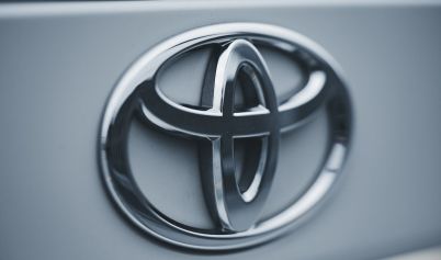CLOSE-UP OF TOYOTA EMBLEM