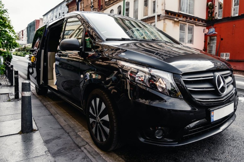 BLACK MERCEDES V CLASS PARKED BY THE SIDE DOOR OPEN