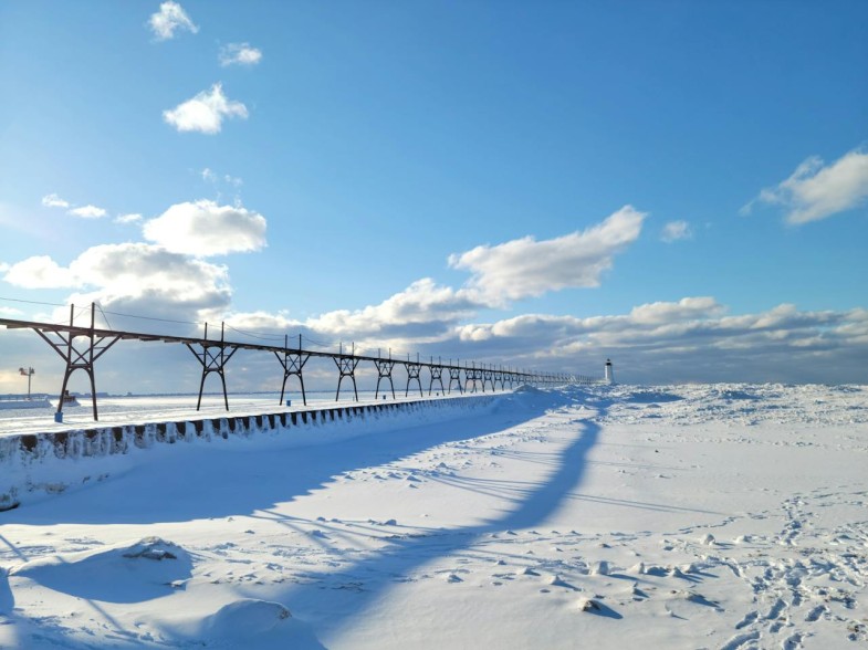 LAKE MICHIGAN AND INDIANA LIGHTHOUSE IN SNOW