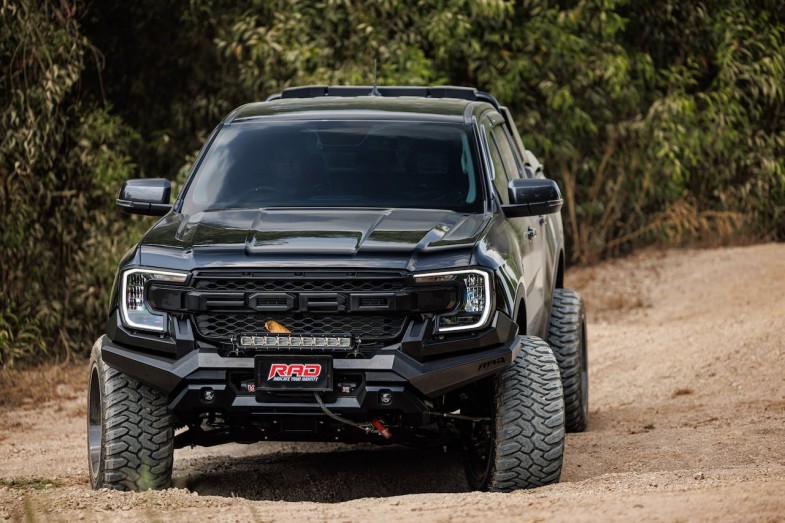 BLACK 4X4 FORD DRIVING OFF ROAD