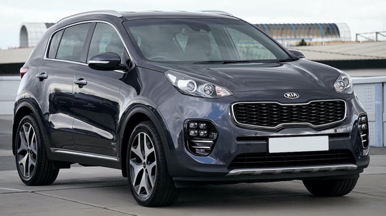 A BLACK KIA SPORTAGE