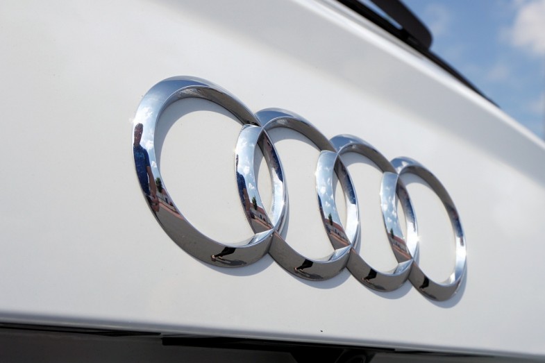 AUDI Q7 SUV WHITE ELEGANT, AUDI EMBLEM