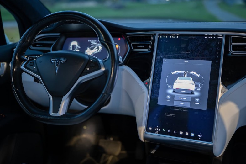 TESLA X INTERIOR