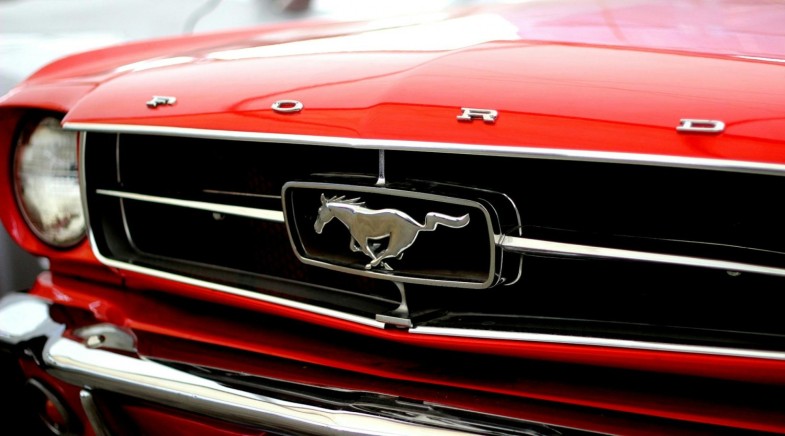 FORD MUSTANG RED
